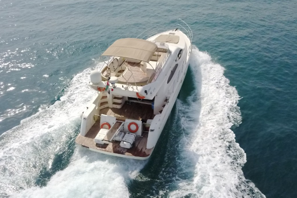 Private Yachts Dubai-55 Feet (Advance Booking)