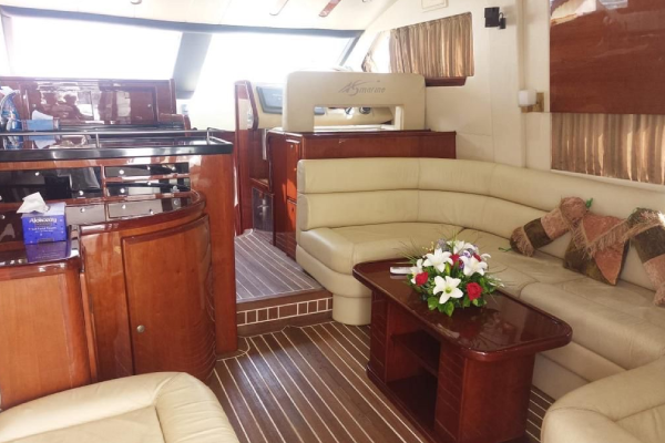 Private Yachts Dubai-52 Feet (Advance Booking)